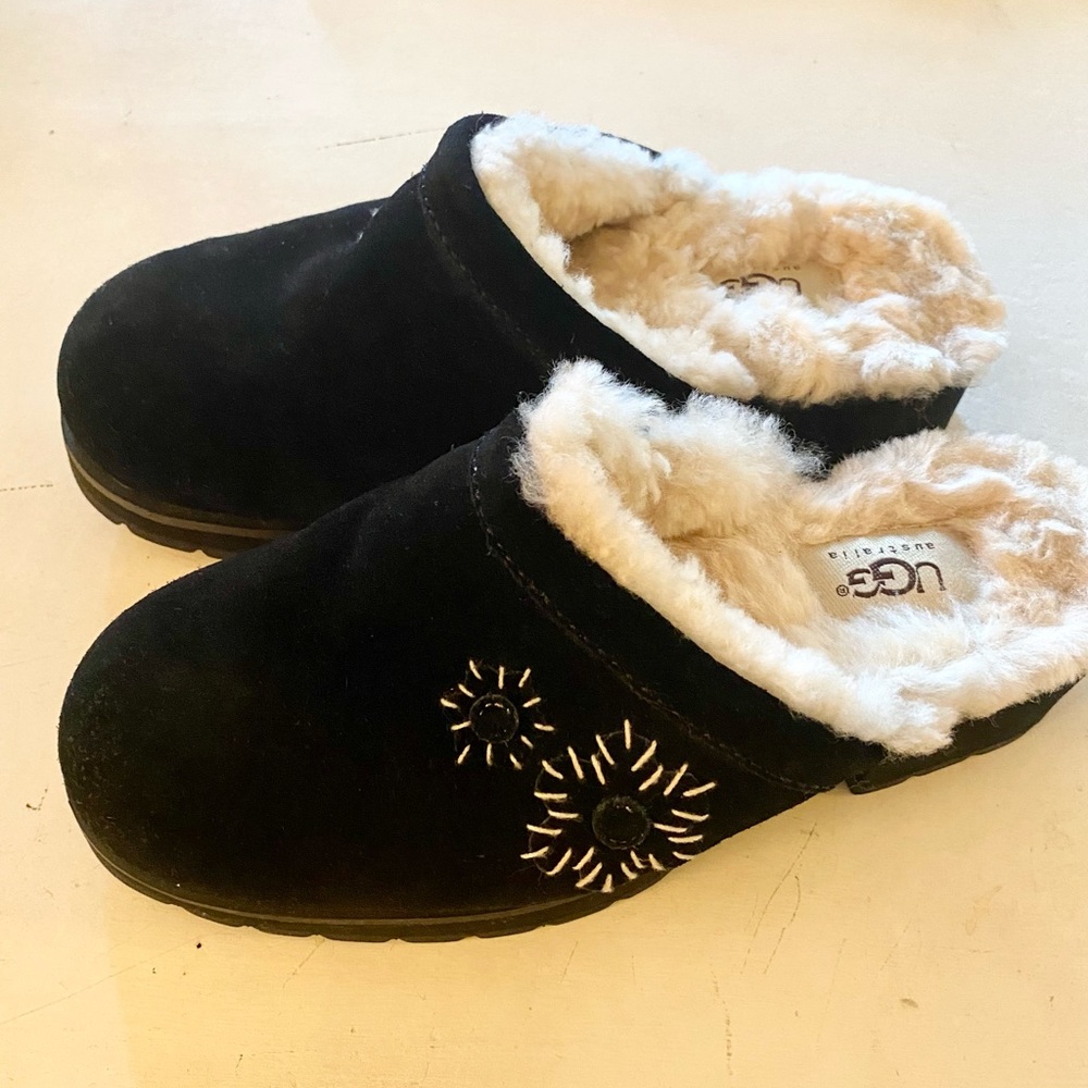 Ugg Solvang Black Suede Embroidered Floral Sheepskin … Gem